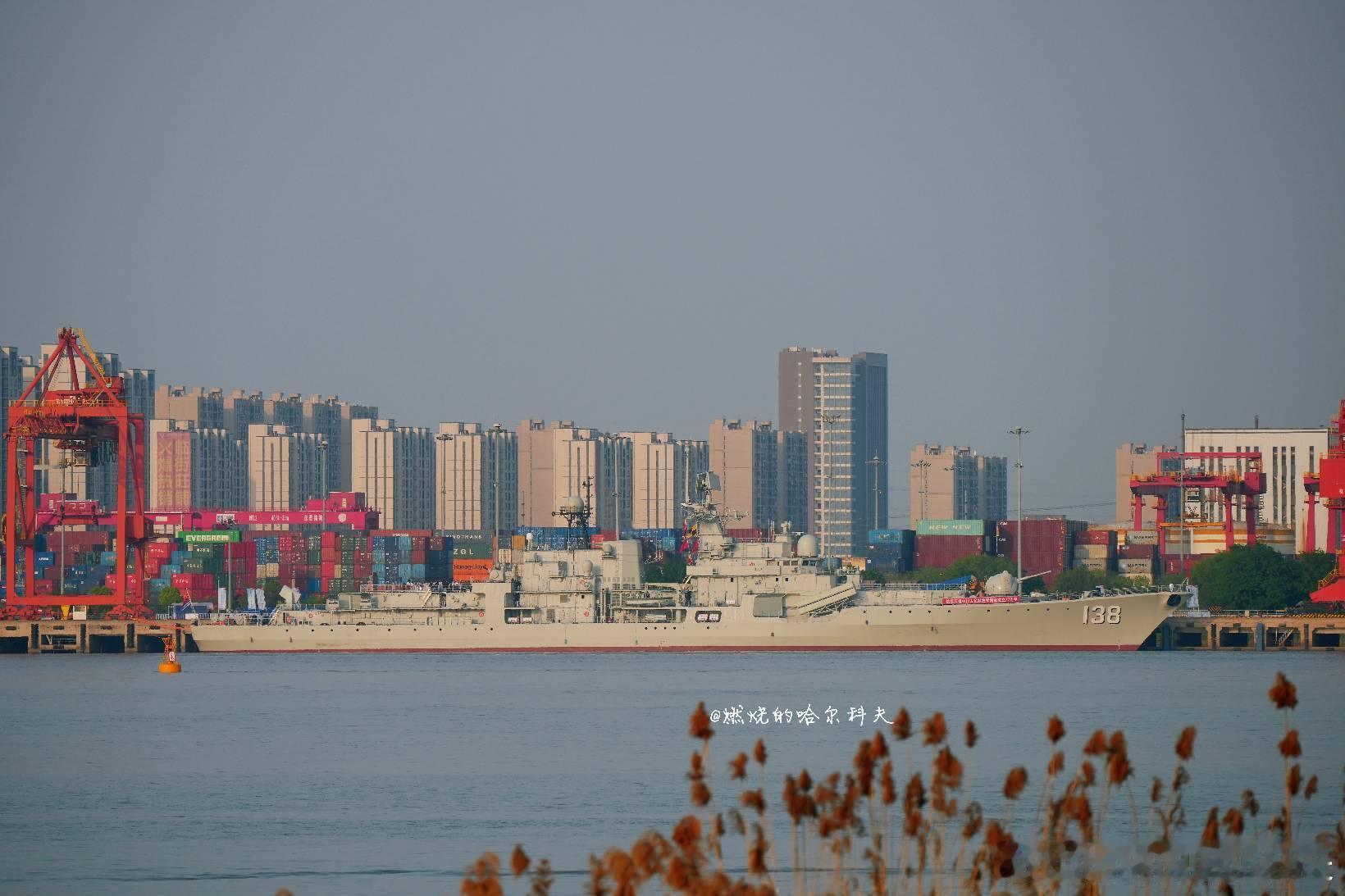 今天上舰竟然不查票，来了就给上。不知道有多少人知道这个消息会捶胸顿足。 