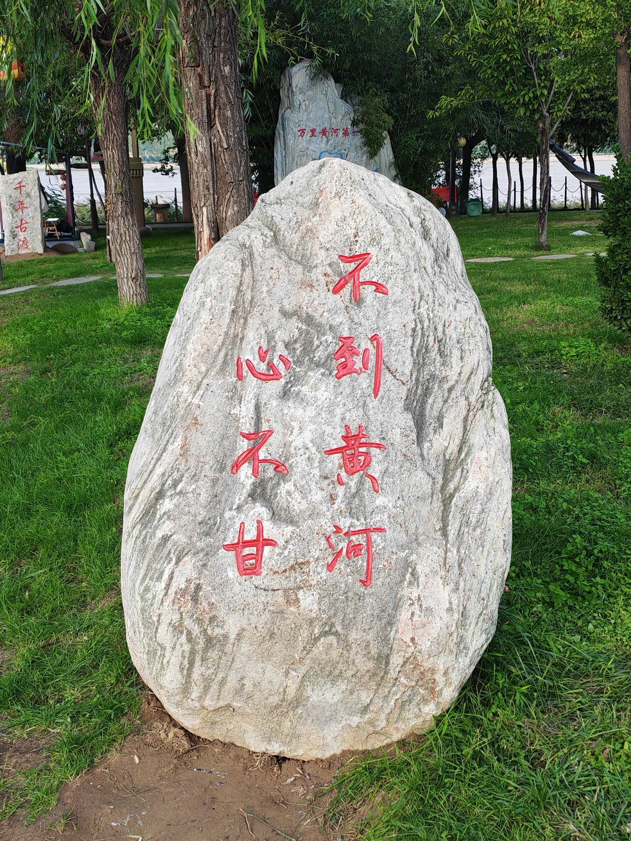 记得上中学时班级有两个同学很优秀，一个叫林韬，一个叫刘小文。林韬的数理化的成绩特