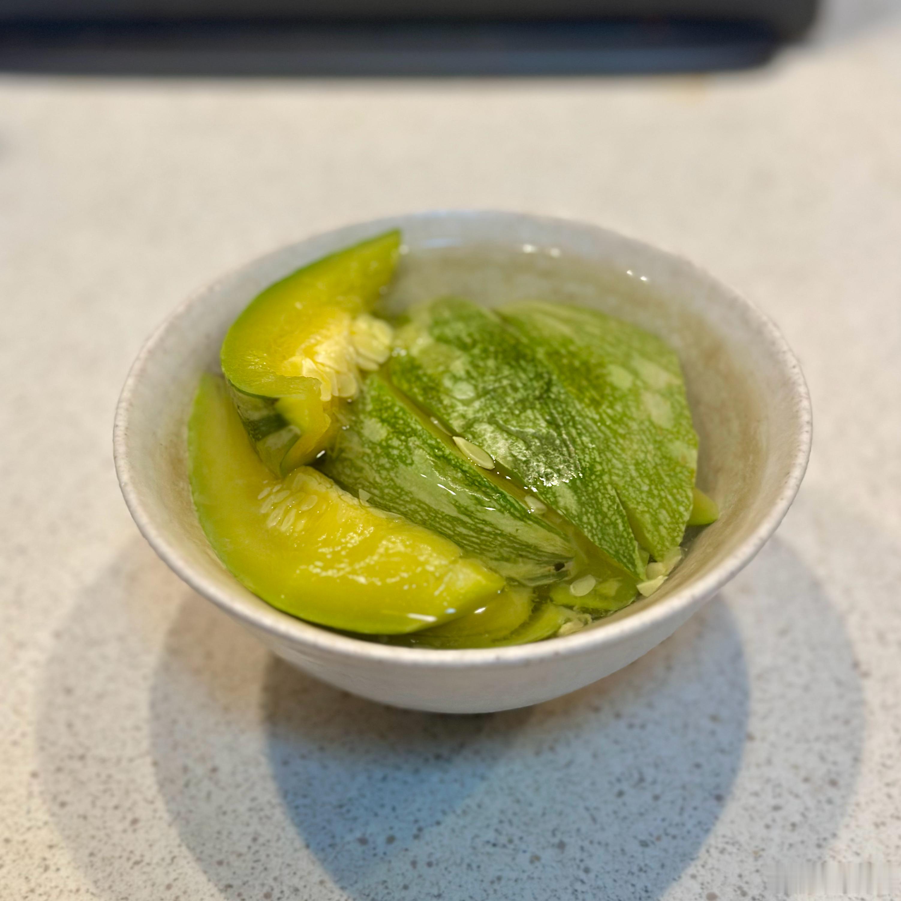 鸡腿，鸡汤，鸡胸肉馄饨，鸡蛋面，今天晚上是鸡鸡复鸡鸡，木兰当户织啊。鸡腿是去了皮