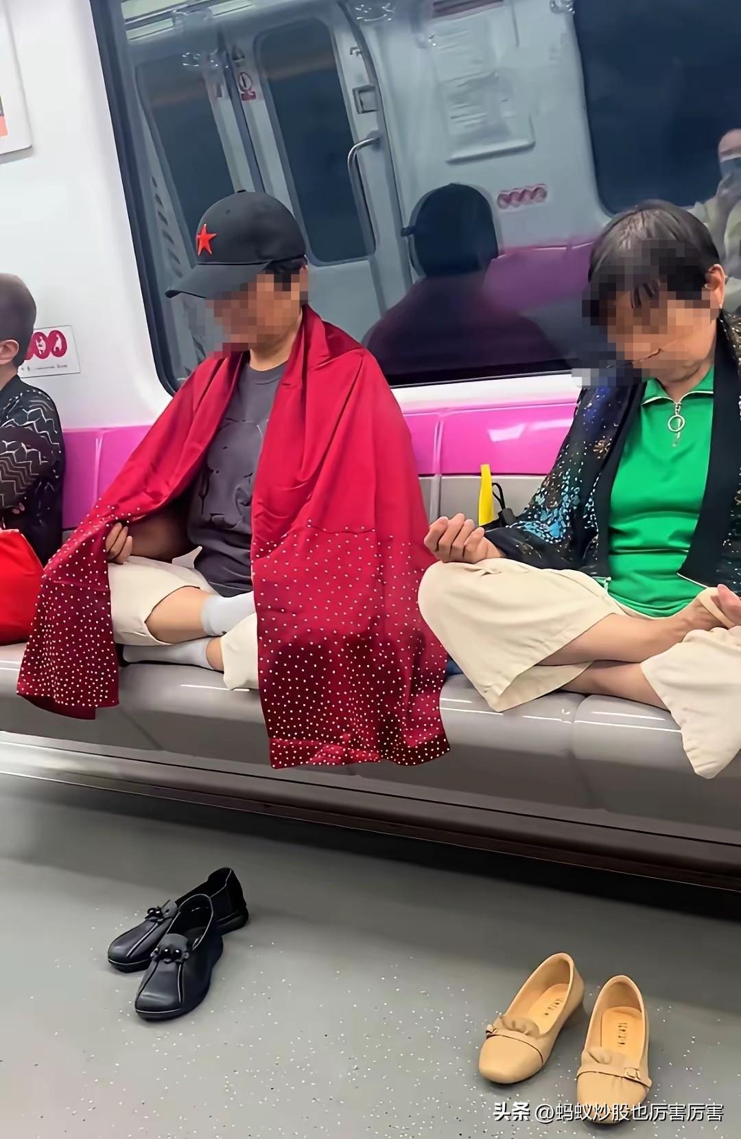 下次麻烦下车的人顺便把他们的鞋带走丢垃圾桶，修行者万物皆空！不穿鞋才能脚踏实地