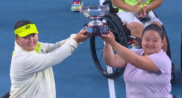 特别恭喜一下中国组合李晓辉/王紫莹，成功卫冕了澳网轮椅网球女双的冠军🏆🏆中国