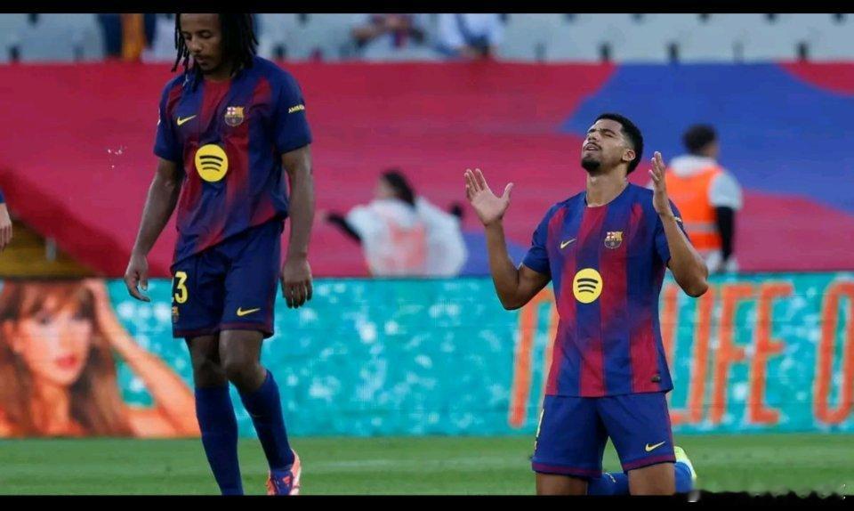 12月9日讯 据西班牙媒体《每日体育报》报道，巴萨后卫阿劳霍在俱乐部许可下，于今