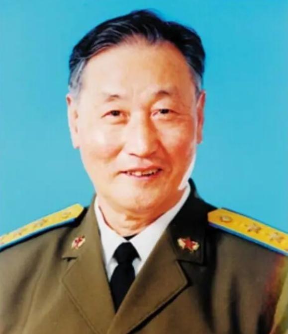 1951年，志愿军飞行员刘玉堤奉命返航途中，无意间向云层下面瞟了一眼，竟然看到了