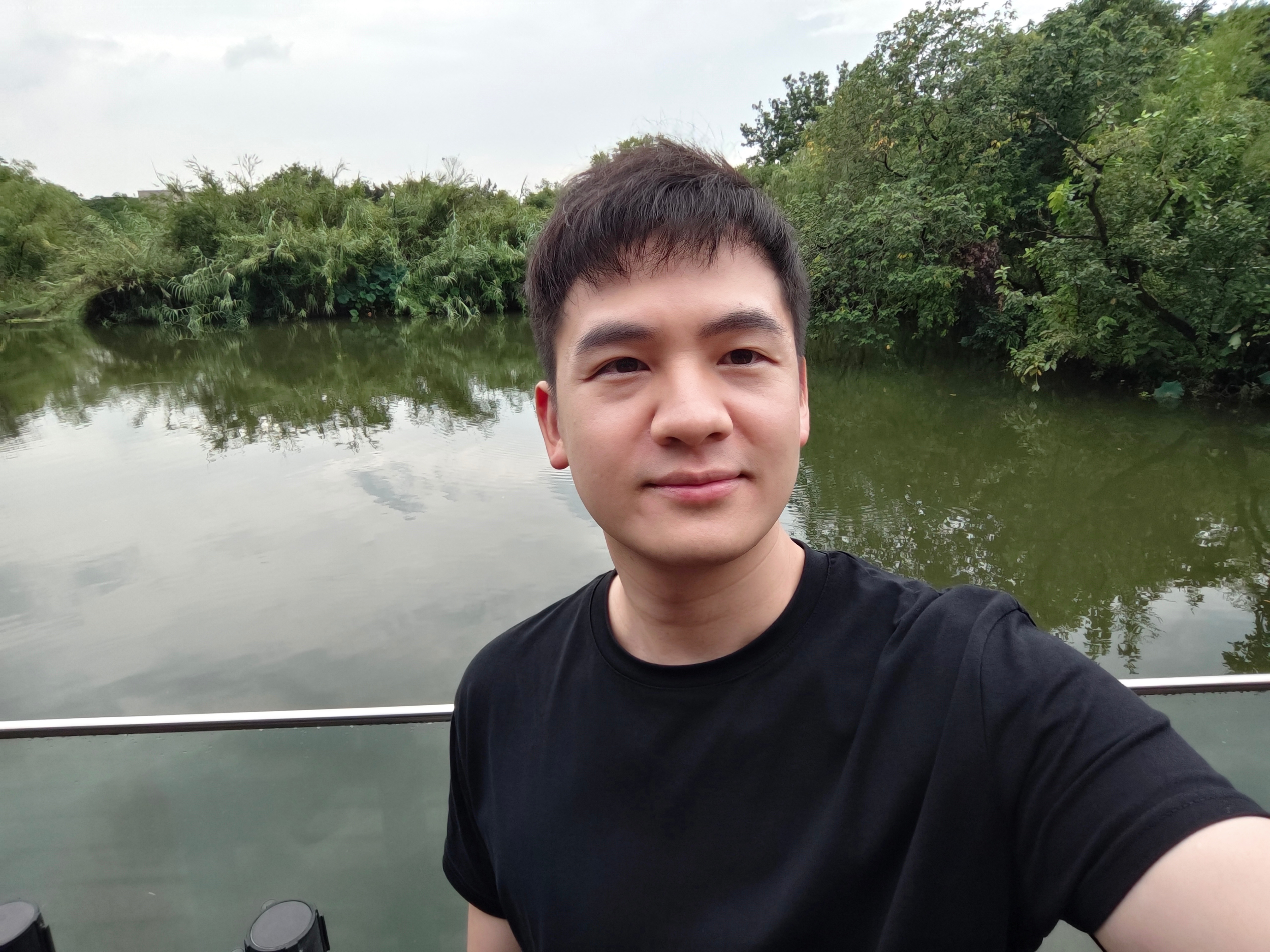 好久没出来旅游了，这次放下工作，来到了山东曲阜，这酒店一进来让我想到了电影无极，