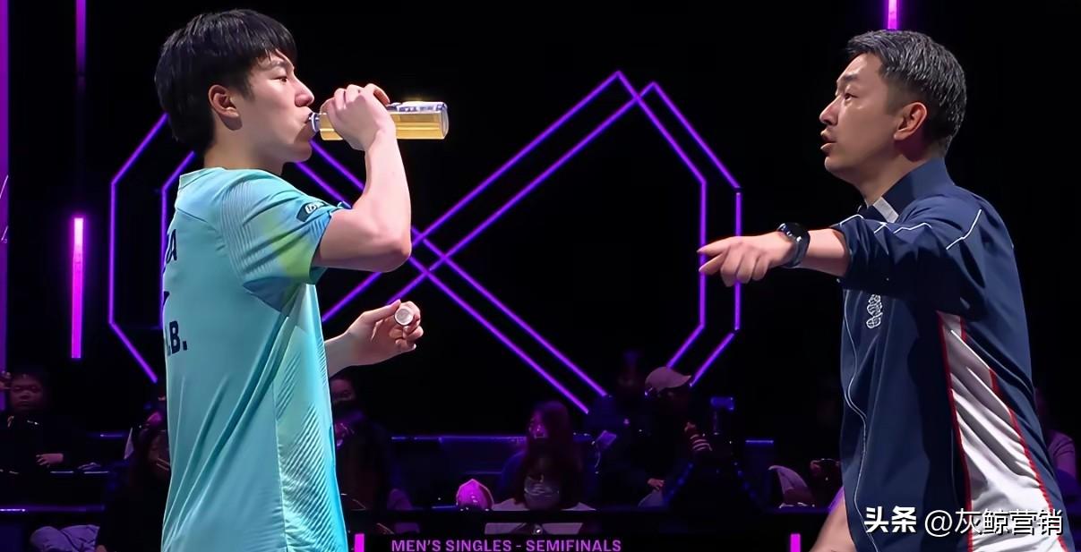 温瑞博的教练指导得好！
场外指导作用非常重要，
看到决胜局21比19，
温瑞博也