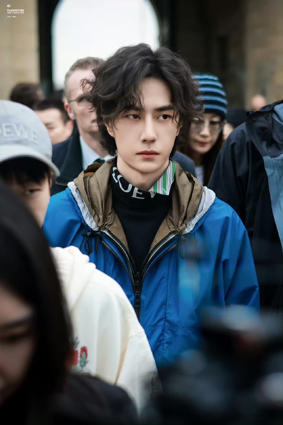 王一博周围全是LV集团高层 那可不商业价值决定一切，王一博值得。 