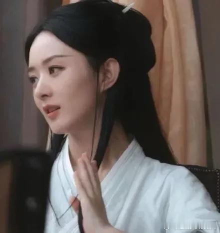 古装真的可以照这个标准来，看赵丽颖和白鹿，清新素雅的造型好美，头上一支简单的钗子