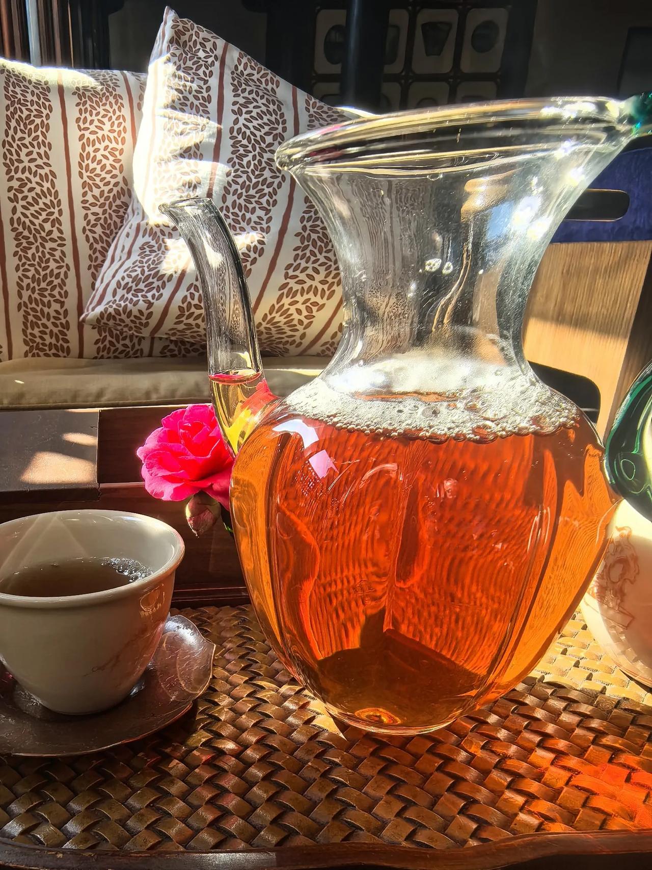 阳光明媚的星期天，
应该喝喝茶晒晒太阳啊～