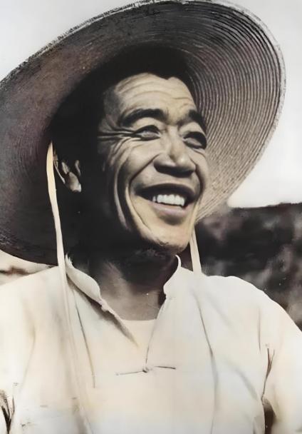 1974年，陈永贵批评北大荒不会种地，北大荒场长反驳道：“他大寨才几亩地？我这里