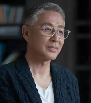 陈道明说：

男人最好的投资，是妻子

你给她一样东西，她还你十样。



不信