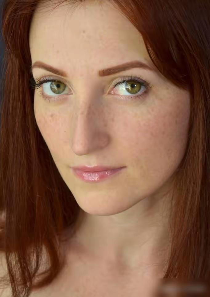 有人出来帮忙解惑一下，为啥西方人脸上斑纹很多，看着好丑哇。
竟然有人说，在西方人