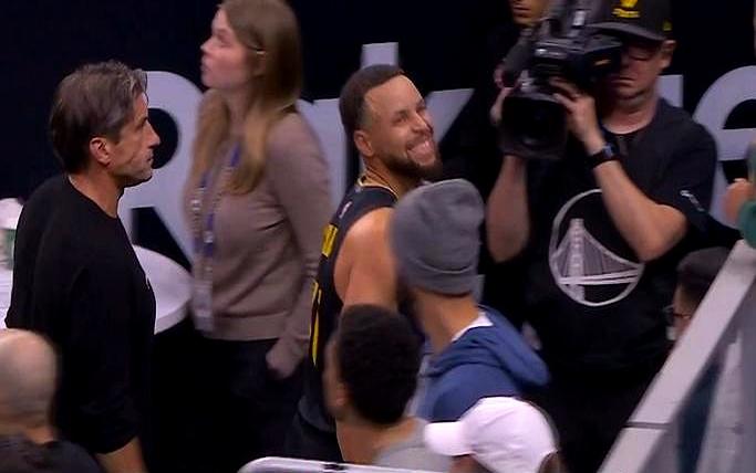 勇士这球输得闹心！主场打火箭，上半场还领先两位数，下半场突然就没魂了——进攻软，