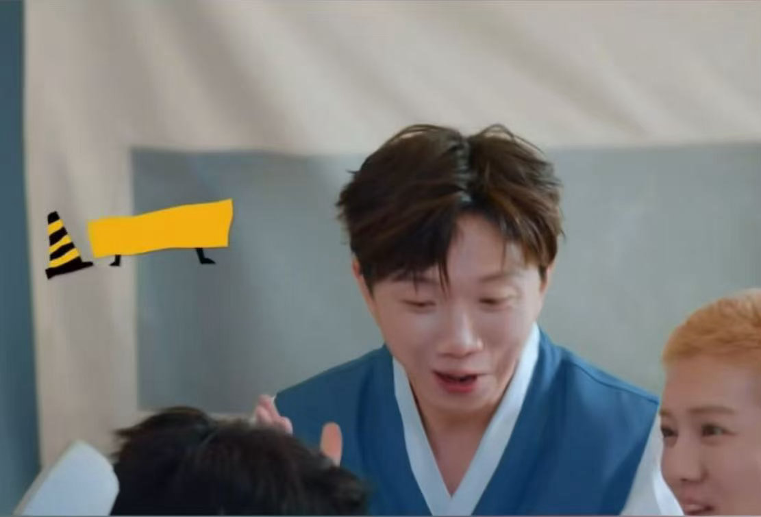 鹿晗刚抬腿就疼出了声鹿晗这柔韧度是认真的吗 鹿晗这一下让所有人对唱跳歌手的刻板印