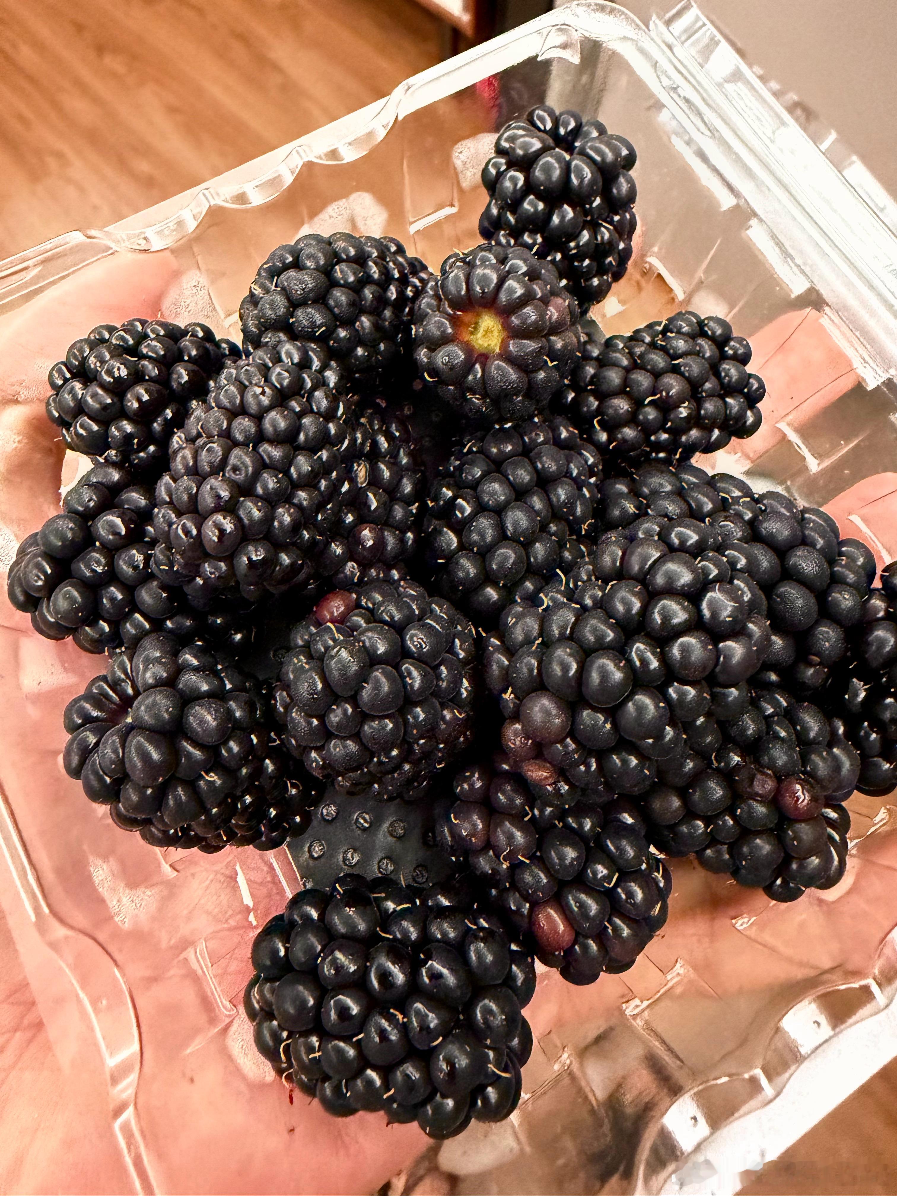 一个周末没怎么健身 今晚狠狠推了个🐻这不研究减脂抗炎饮食呢么 整了点黑莓这东西