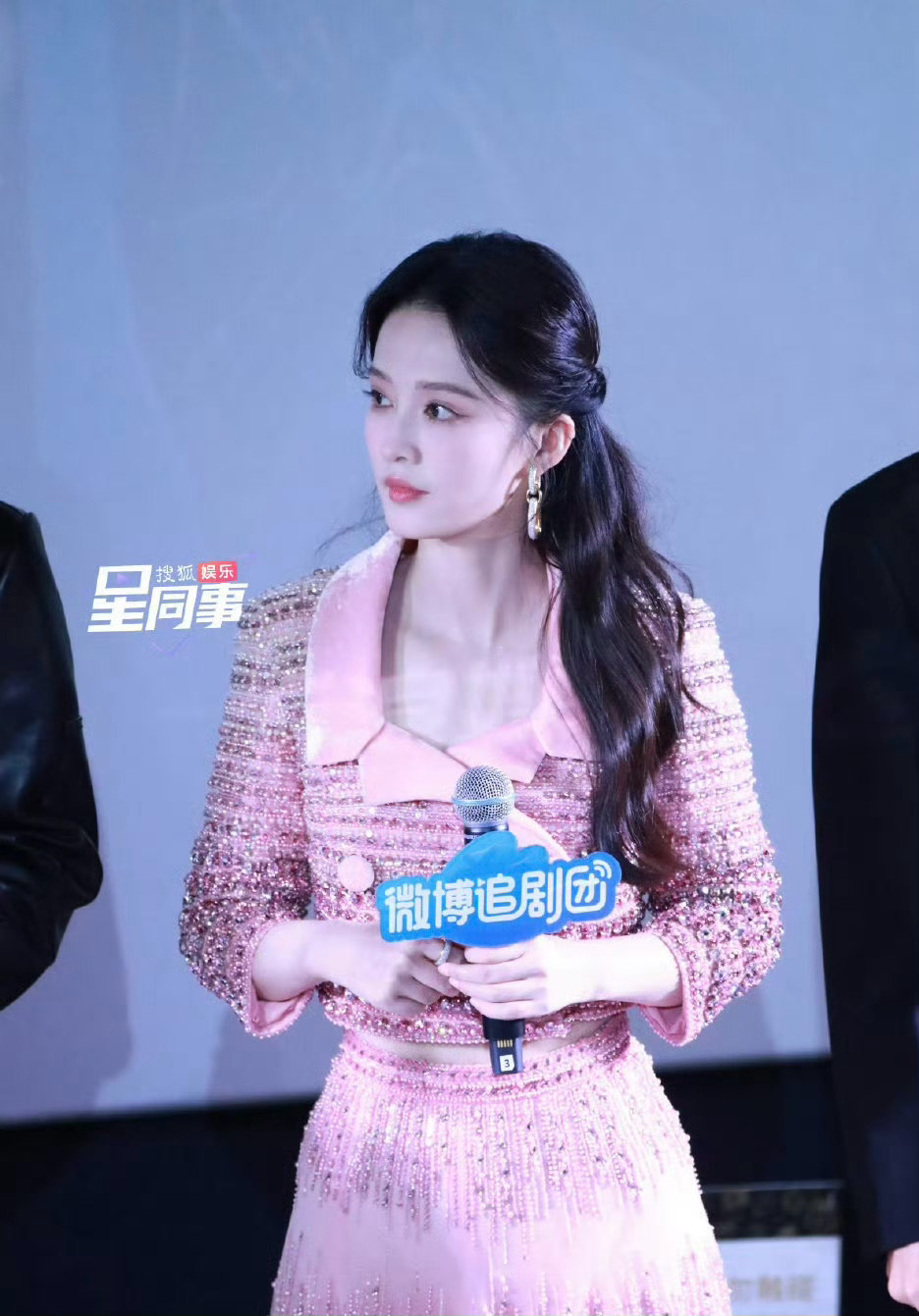 李沁这两个造型差别真大！[笑cry][笑cry][笑cry]李沁造型师上热搜后立