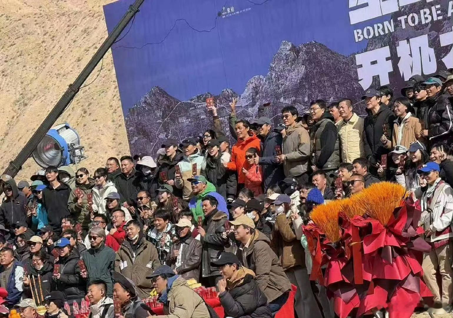 杨紫生命树开机照来啦，开机大吉，过段时间应该就变成“本地人”白菊了 ​​​