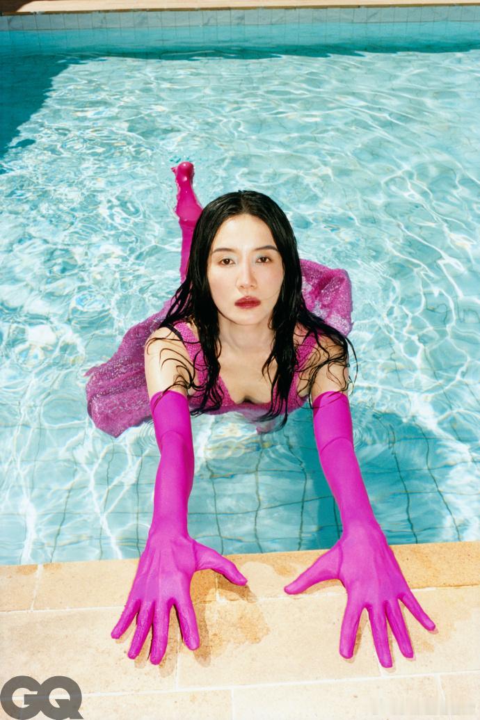 好不一样的宋佳宋佳湿发人鱼姬 宋佳湿发人鱼姬的造型真的是美的好不一样，不是温柔的