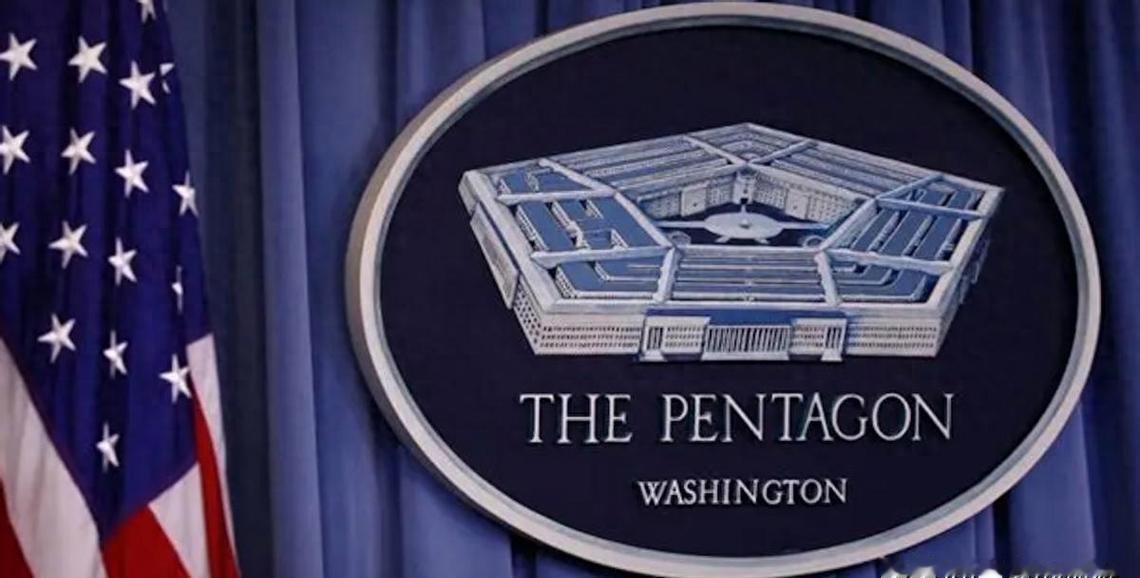 特朗普又在搞大动作。

空袭警报划破红海夜空时，胡塞武装的无人机正掠过曼德海峡。