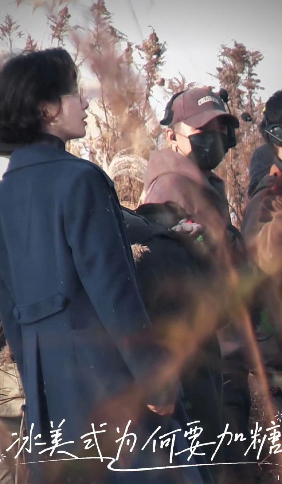 刘诗诗凌汶路透，戴这眼镜好有感觉，简单朴素带着冷香的书卷气质文人风骨 