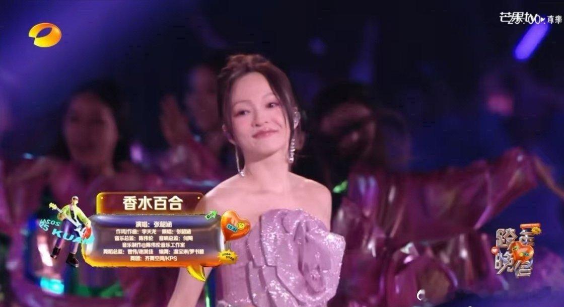张韶涵好牛的串烧 张韶涵连唱的实力🈶全开麦的实力也太强了 而且唱的都是很熟悉的