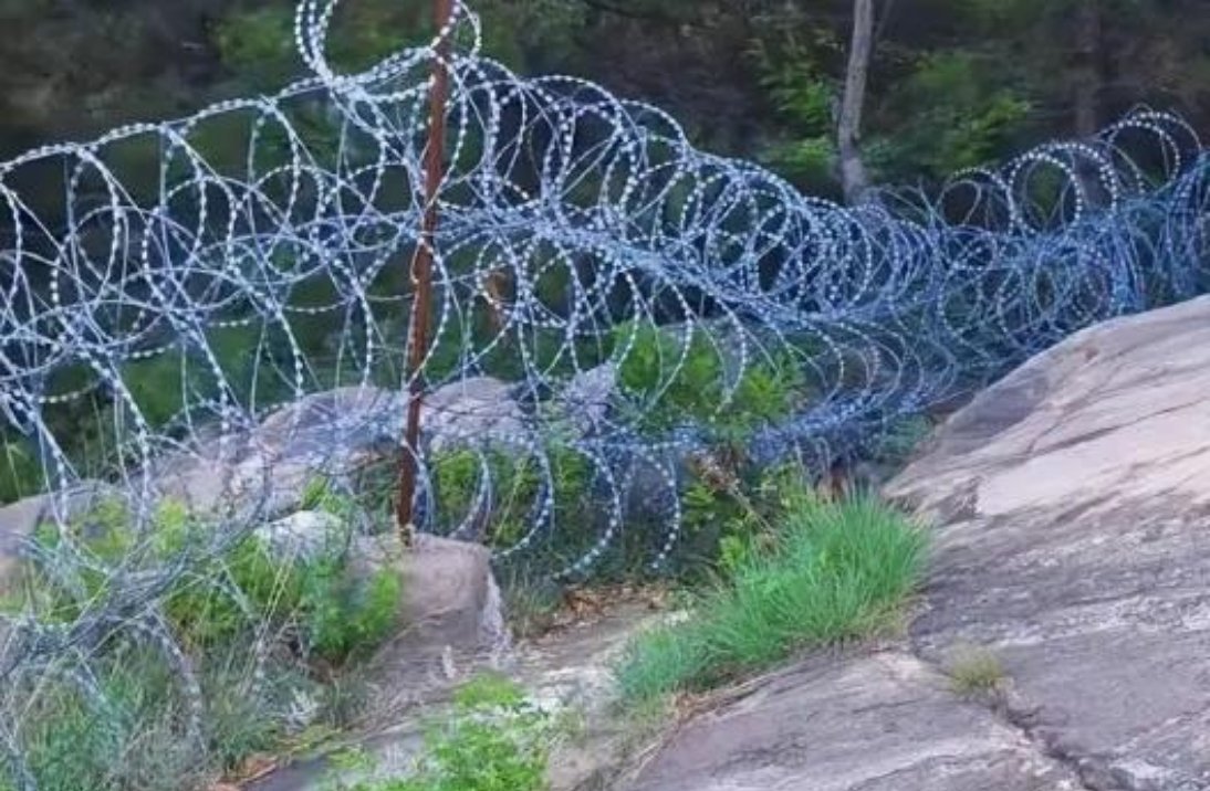官方通报泰山修建刀片刺网泰山景区回应刀片隔离网泰山风景名胜区管理委员会回应修建滚