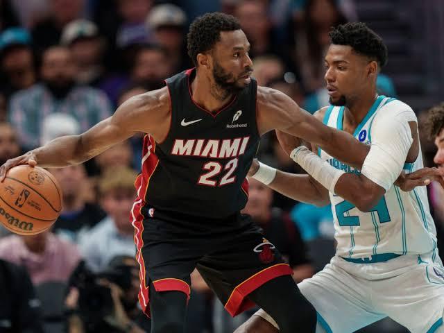 威金斯赛后谈到这场比赛的跌宕起伏时表示：“双方都投进了关键球、意想不到的球，我们