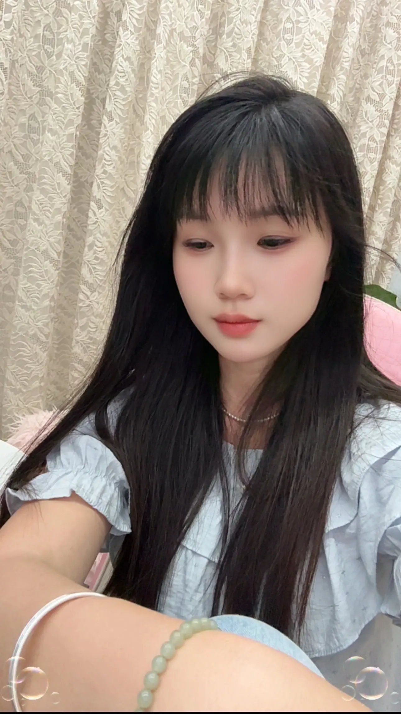无人兜底的人生就是，你必须像树一样生长然后去成为自己的大树.