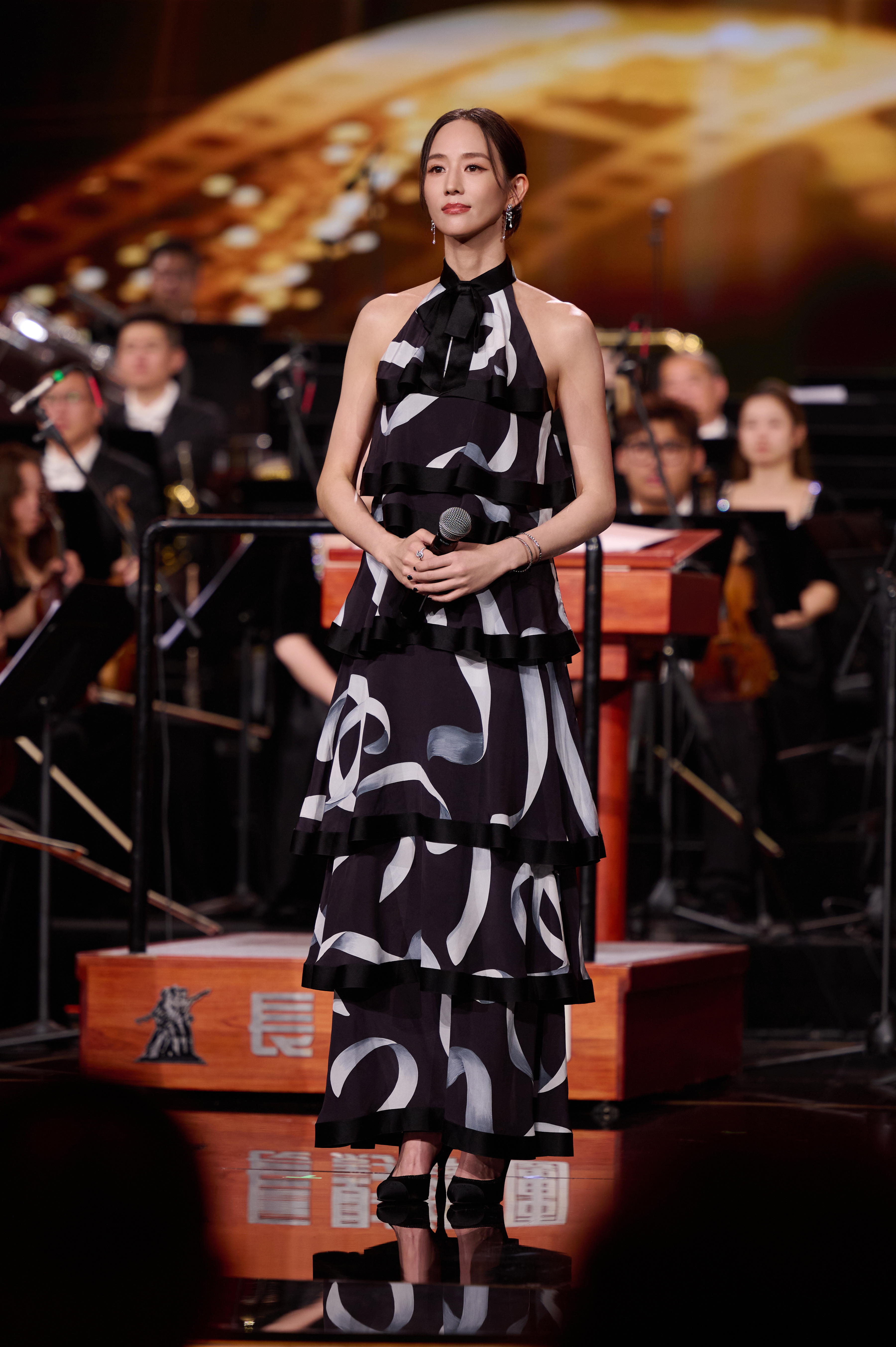 张钧甯张钧甯 张钧甯玉足高跟鞋