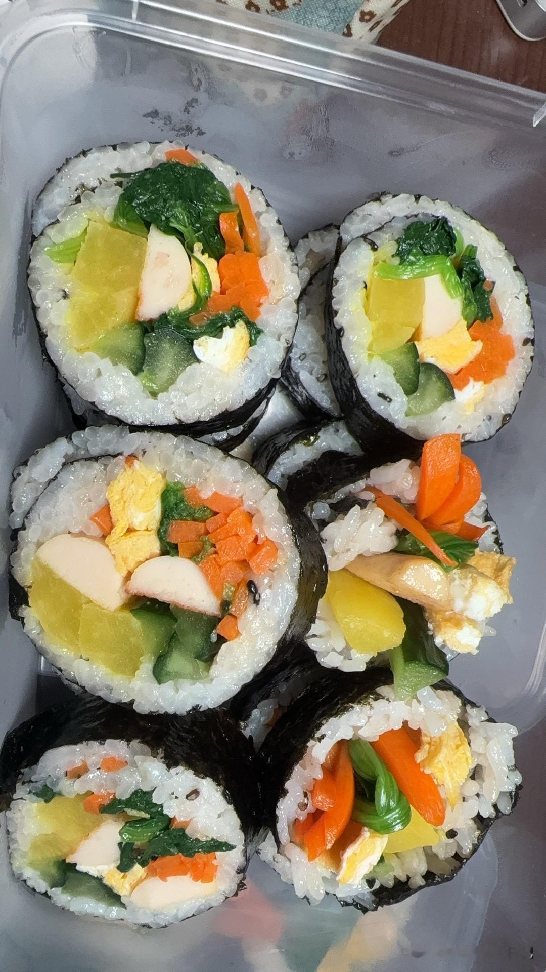 晒出我的今日美食紫菜包饭在家这样做：真的是大人小孩都爱吃，特别适合上班族的我[6