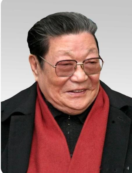 他一位17岁参加革命，党龄超80年，历经抗战、解放、建设、改革各个时期，成为青海