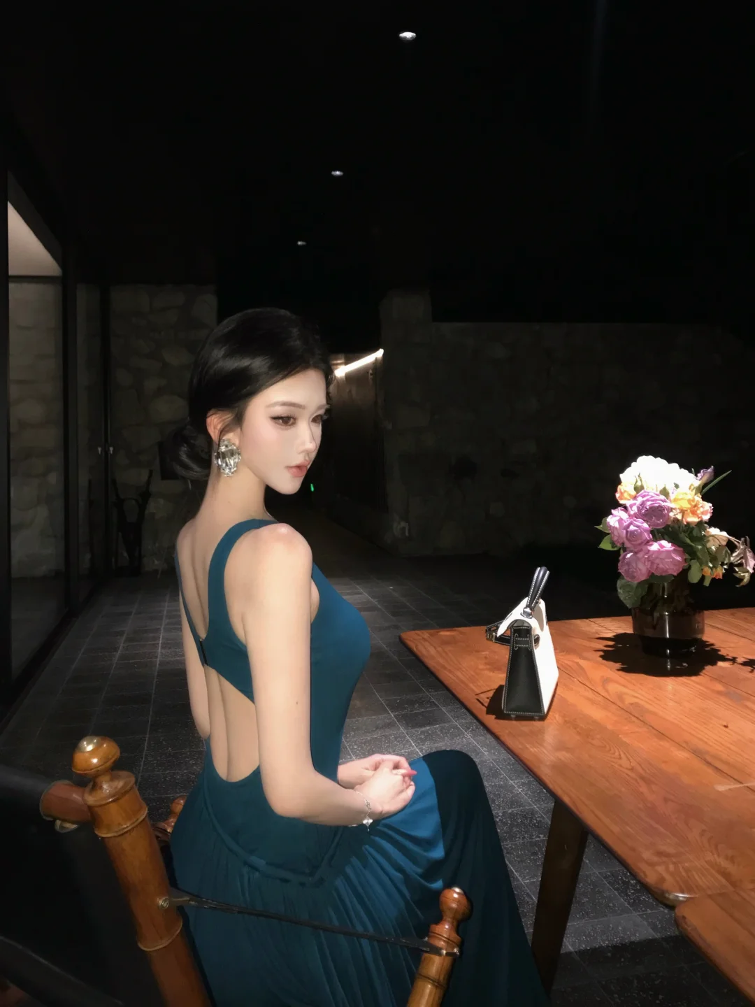做个背影也美丽的女人