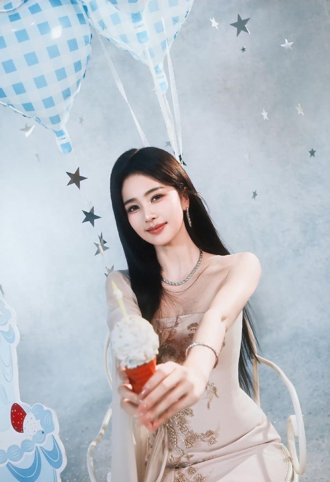 🫎白鹿过生日vlog🫎白鹿王韵娜 

愿你登高台，愿你摘清月，愿你抖落一身灰