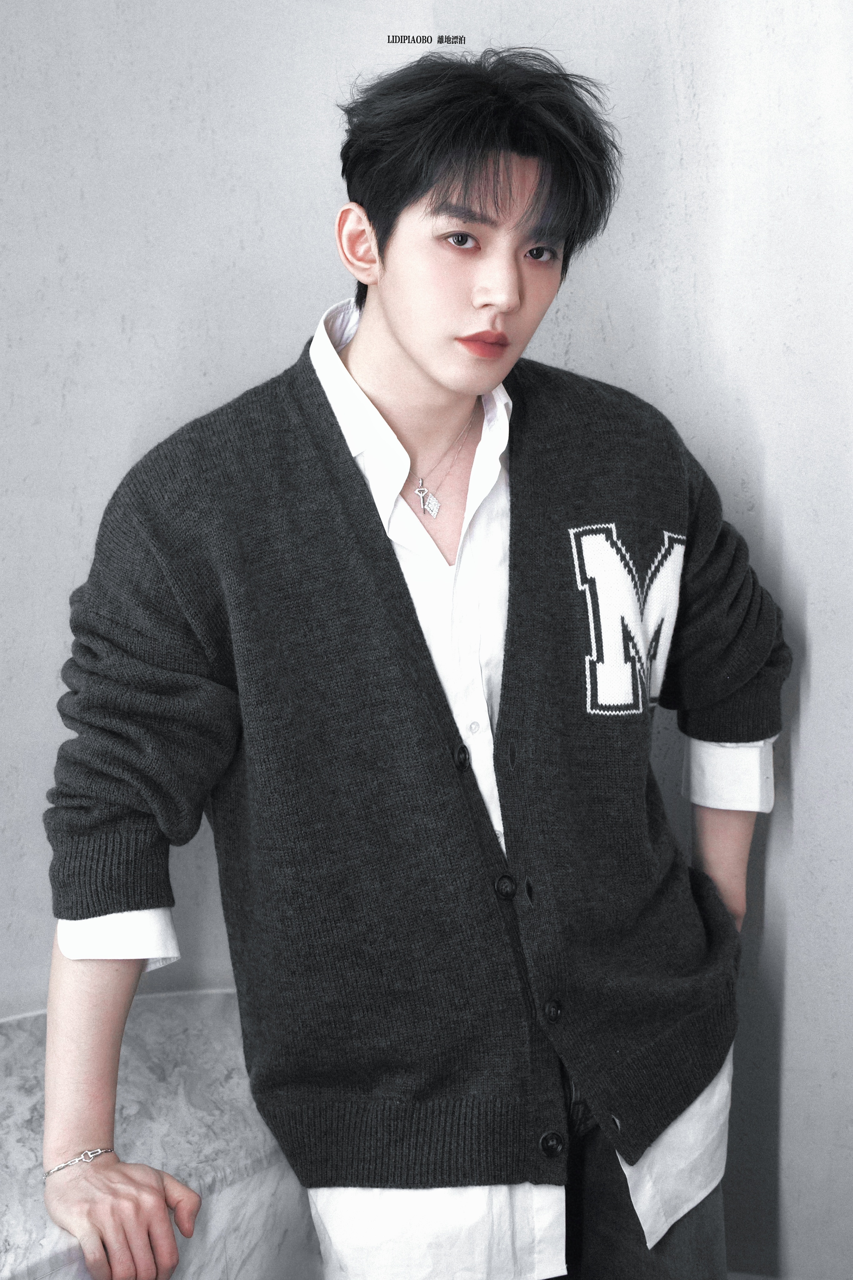 郭敬明发了邓为眼部特写·邓为 这眉眼和眉下痣还有高鼻梁，一看就是我家邓为！知道郭