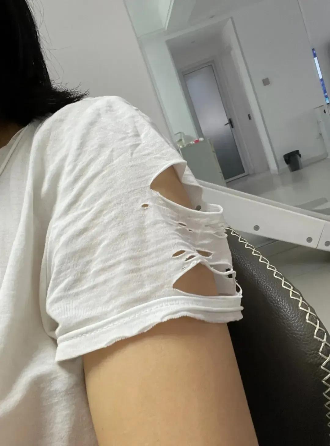老婆穿几年的衣服烂了都舍不得扔，让我看看你们是如何节俭的？