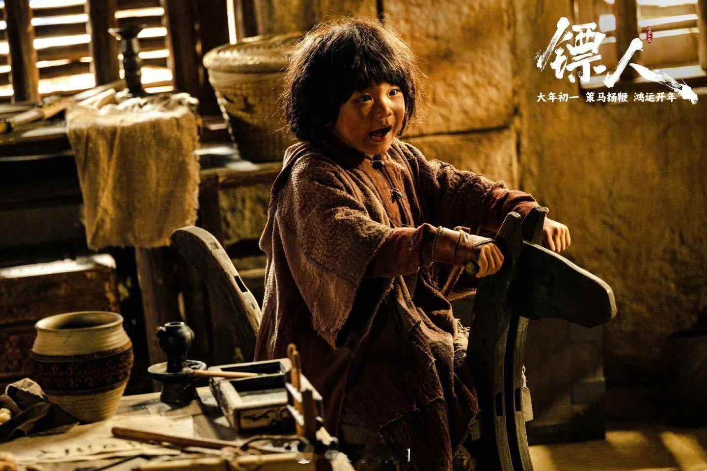 镖人 一代大蠕 镖人这票房走势堪称教科书级别的蠕动前进，每天就涨那么一点但从不缺