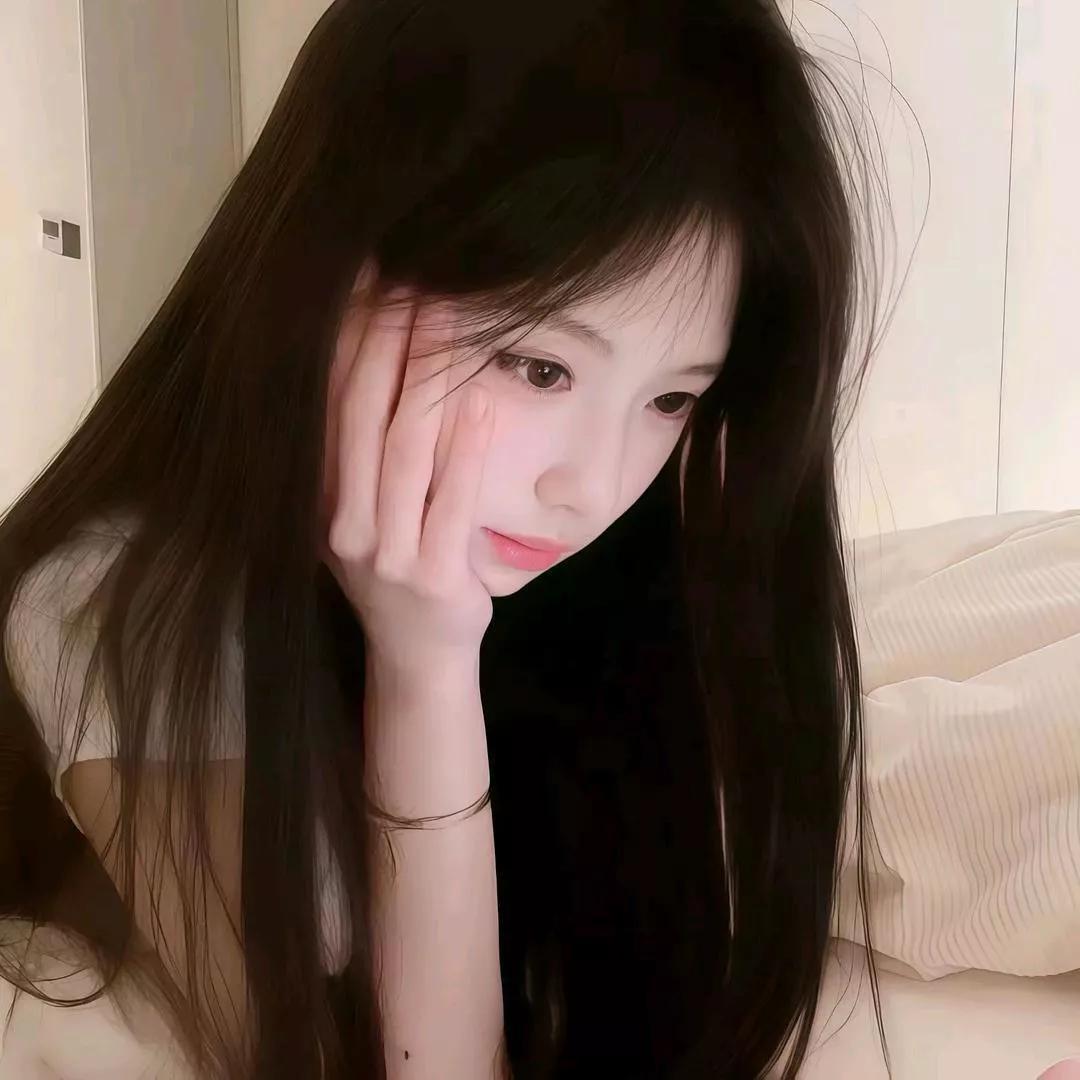 慵懒的午后，沉思的少女秋日少女照 湖边温柔少女 沉思静谧氛围 沉思照 湖边沉思 