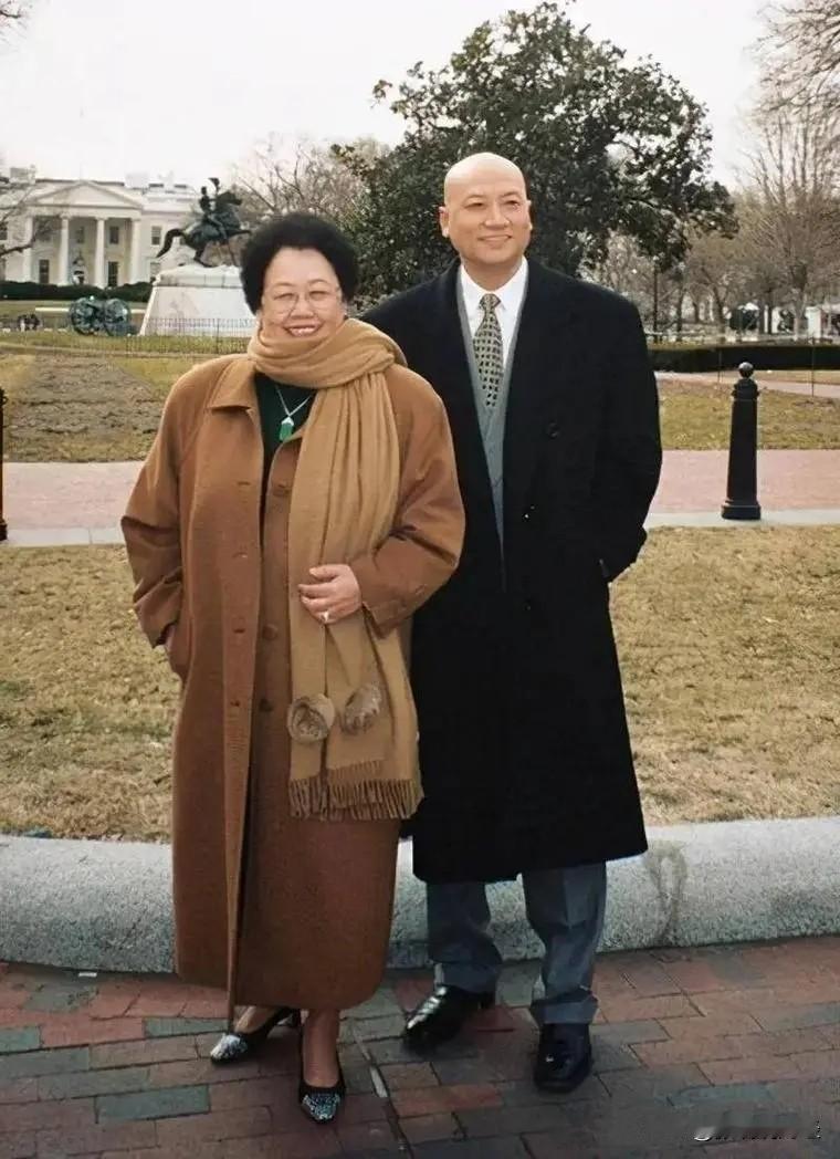 陈丽华因病离世，最悲痛的当属迟重瑞。他38岁时顶住压力娶了年长11岁的陈丽华，相