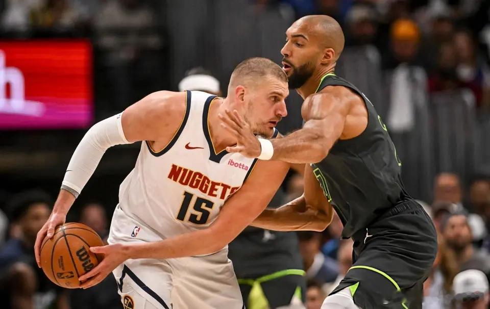 北京时间4月19日，NBA季后赛全面开战。在今天一场西部对决中，掘金队主场迎战森