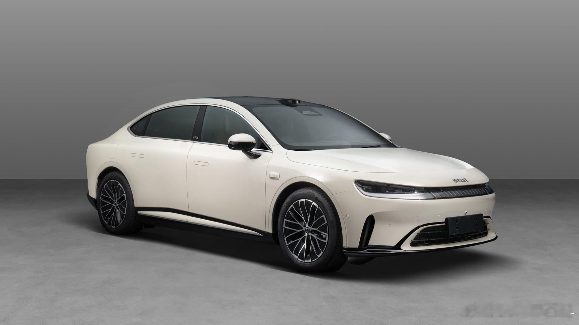 自打沾上大车，smart 便一发不可收拾，先是5号SUV，现在又来了6号大轿车不