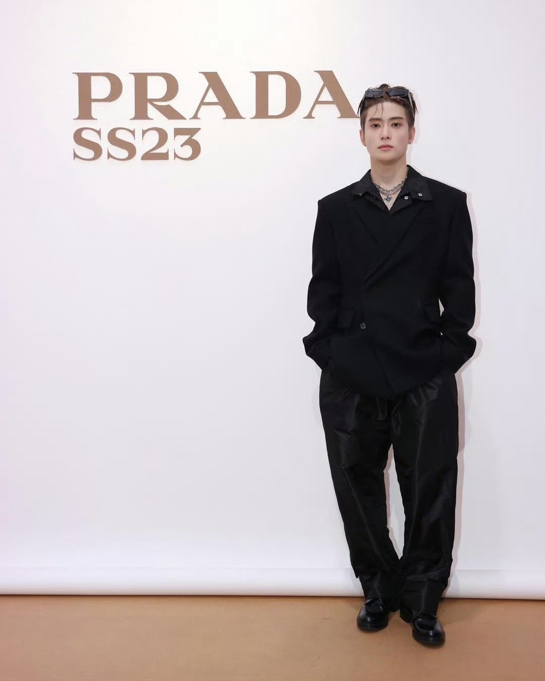 郑在玹 x PRADA欢迎回来，一组图回顾PRADA看秀之旅～2023春夏男装秀
