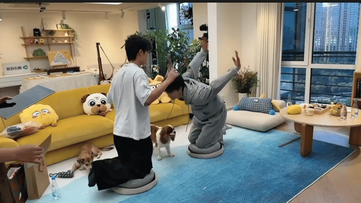 雷淞然一头撞向张呈的肚子张呈雷淞然推手游戏谁看这段不乐！推手大战上演大型失控现场