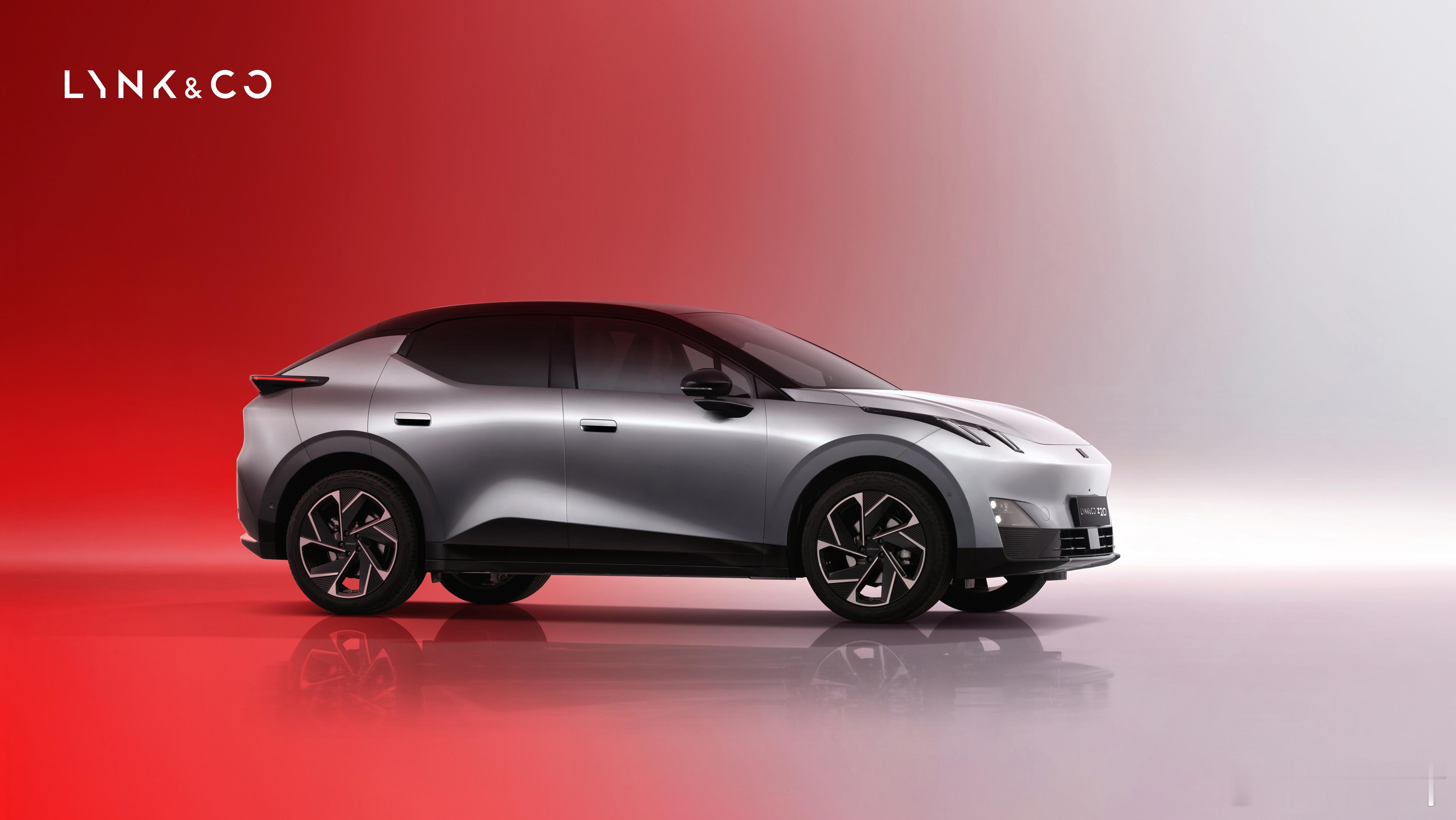 我之前真没想过15万的电车能玩出这么多花样。这次广州车展一进馆，领克Z20曜红版