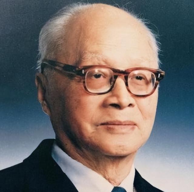 1960年，苏联违约，召回了在华科学家。临走时，一苏联专家悄悄告诫核研所：“你们