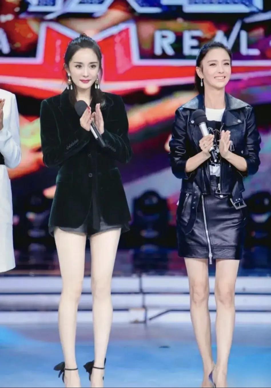 杨幂和佟丽娅同框，谁的颜值更胜一筹！
杨幂，高冷，霸气。
佟丽娅，风姿阔绰，自然