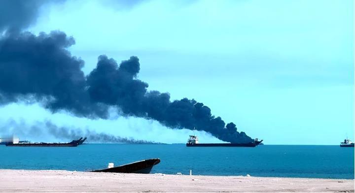 霍尔木兹海峡有两艘油轮触雷爆炸
    美国总统唐纳德·特朗普反复声称霍尔木兹海