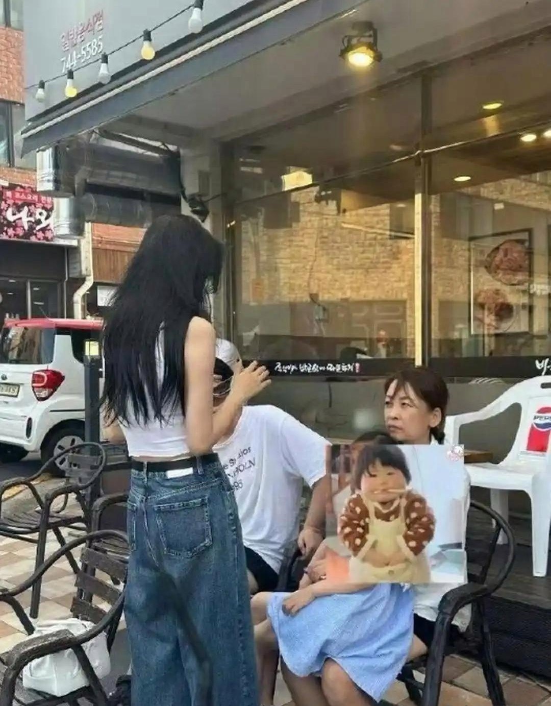 孙怡近期露面，似乎微微丰腴了一些，带娃的辛劳也可见一斑。 ​​​