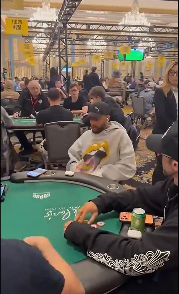 巴西出局六天，内马尔就在拉斯维加斯打牌被责怪。
其实大可不必，反正这一届世界杯，