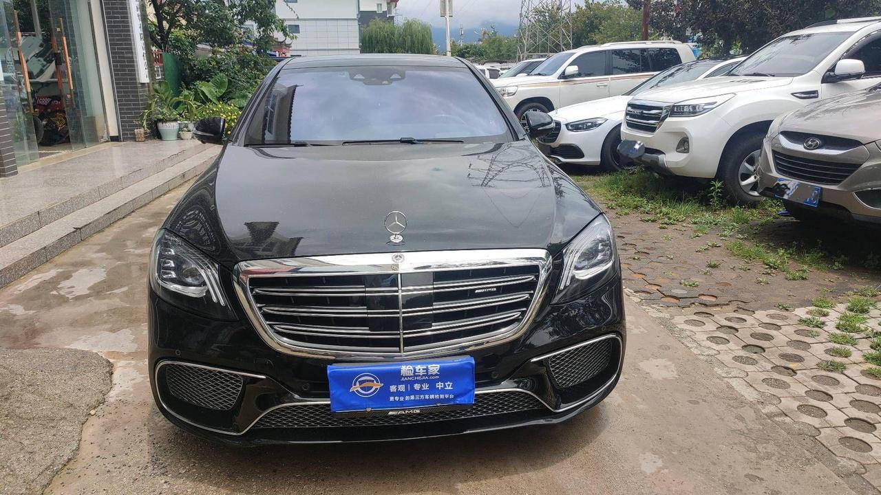花200万买车，6.0T V12的二手奔驰S65，依旧被网友瞧不起！
网友会骄傲