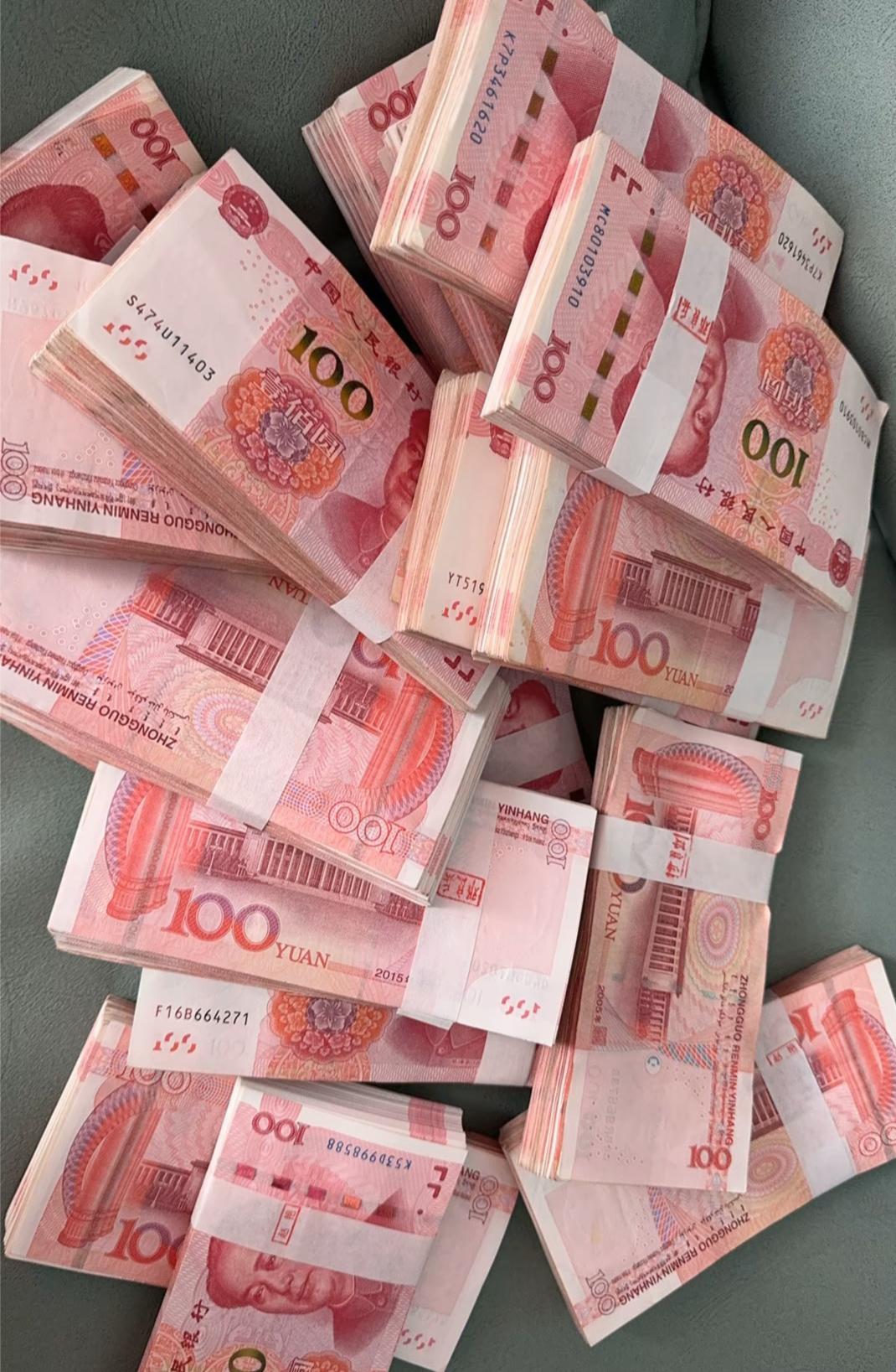 存钱从来不是为了变成守财奴，而是为了在风雨来临时，我们不仅有伞，还有修屋顶的钱。