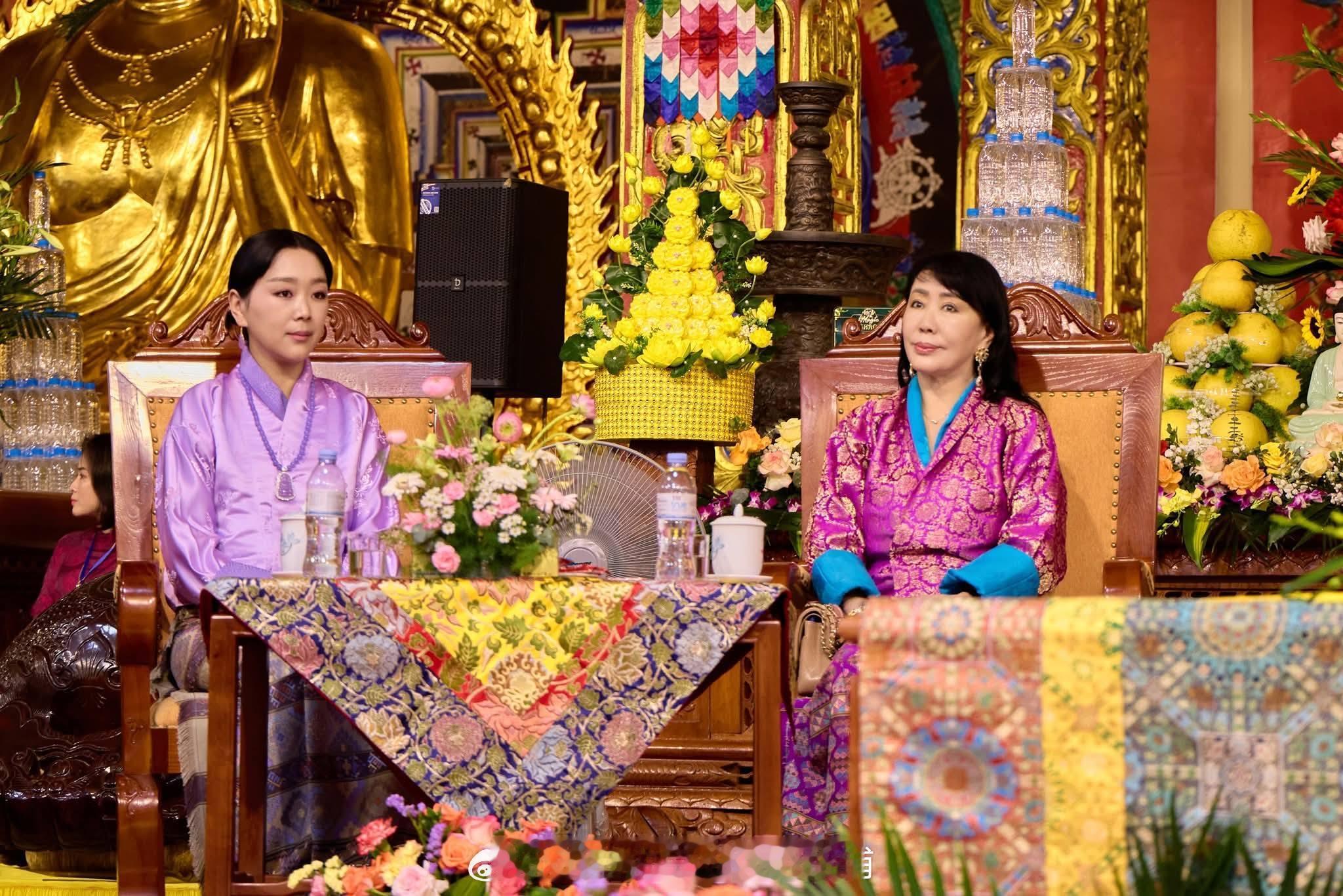 王室王室不丹王室 补充几张县城大房在越猴的活动，这照片把小活佛拍的特别带感，想起